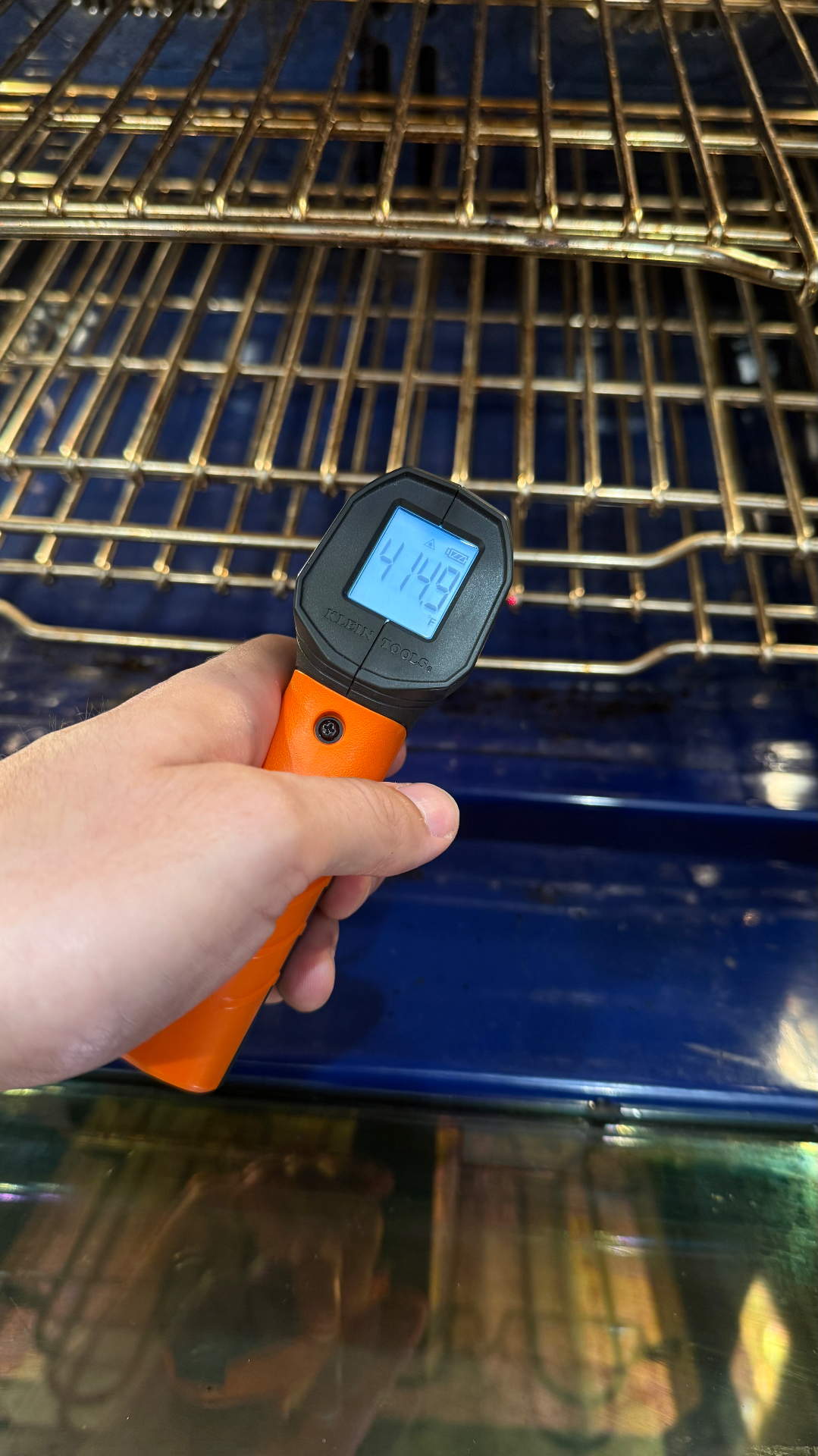 Temperature measurement with a handheld instrument